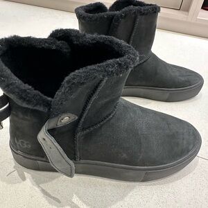 UGG AIKA sneaker boots, never worn, 7.5. No box